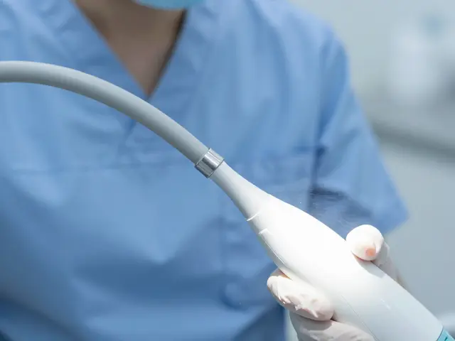 Jak dlouho trvá dentální hygiena? Čas, cena a co vás čeká
